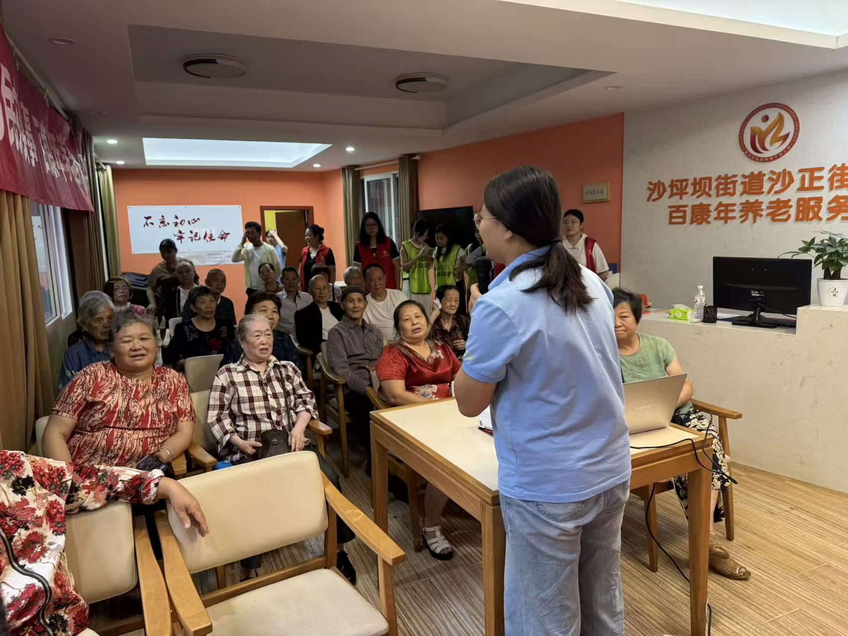 弘扬孝亲敬老美德共建老年友好社会