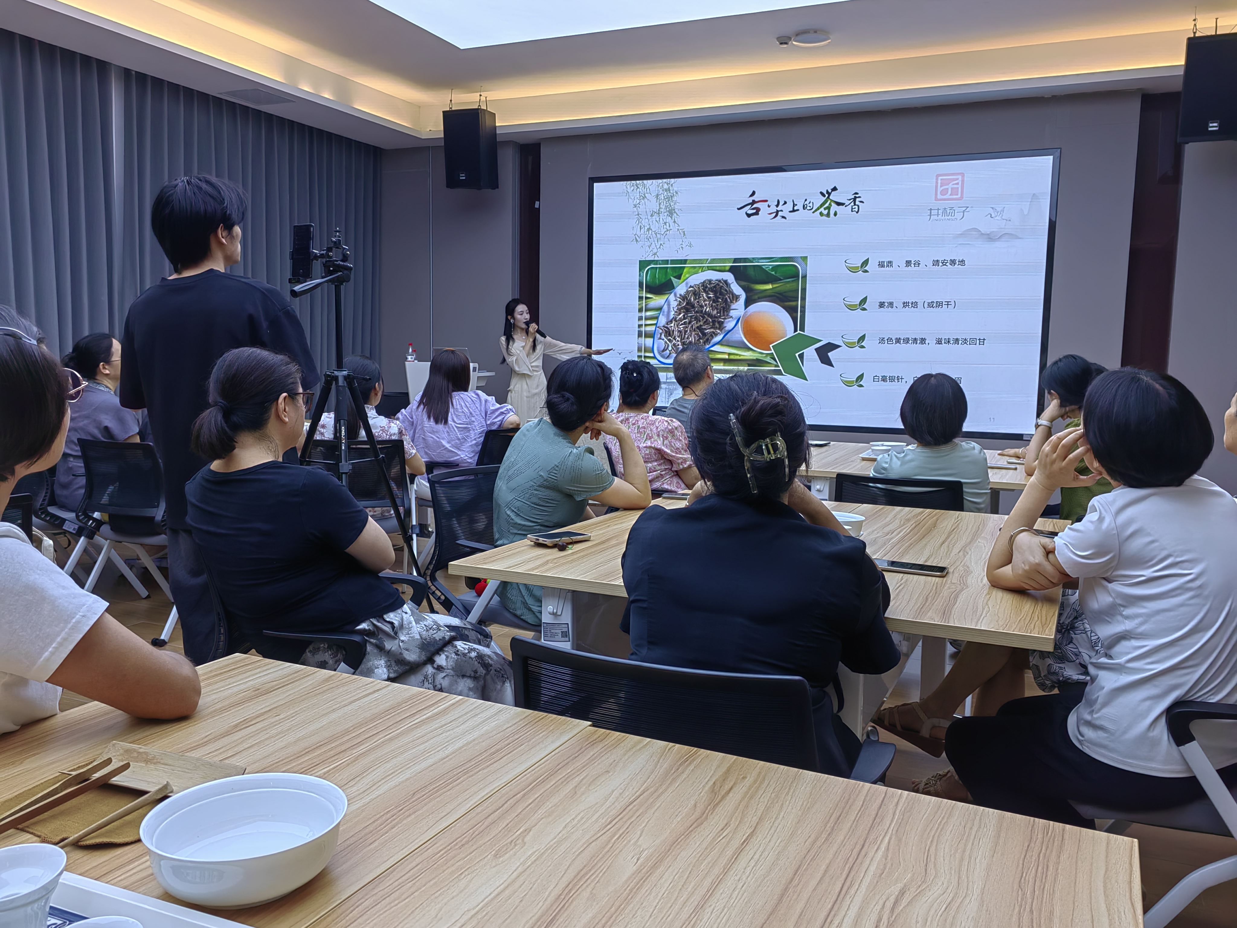 建工村社区开展“把盏问茶”沉浸式茶艺培训课,提升居民生活雅趣