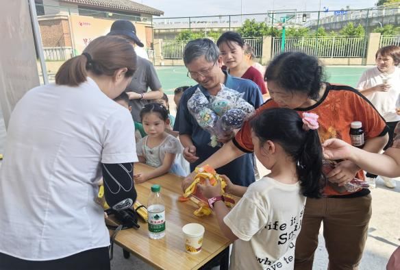 喜迎国庆中秋共筑和谐邻里——磁器口街道金碧社区开展社区主题趣味活动