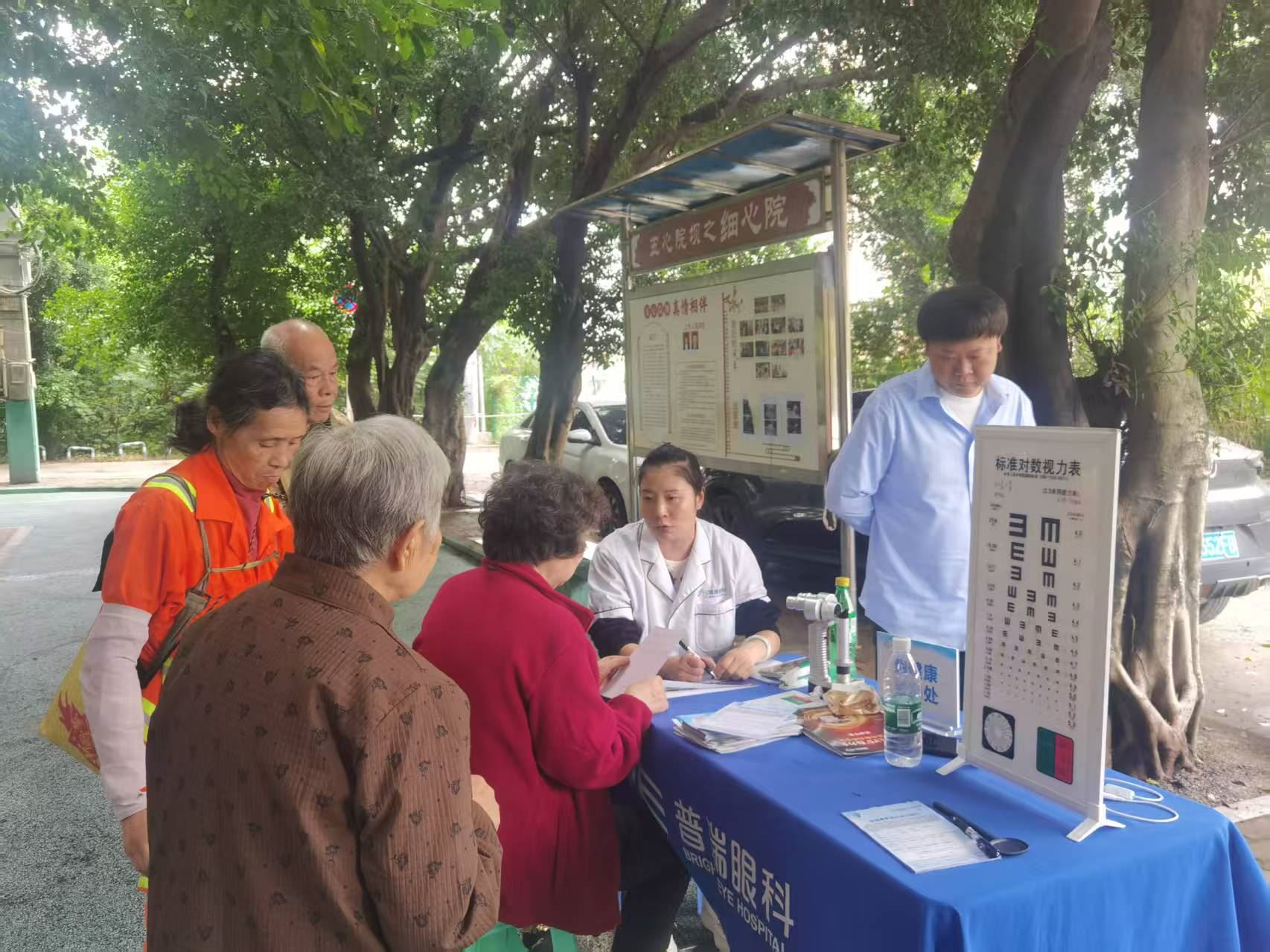 天星桥街道红糟房社区开展惠民义诊进细心院坝活动