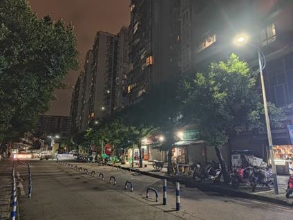 联芳街道圣泉社区开展路灯安装为民解忧工作