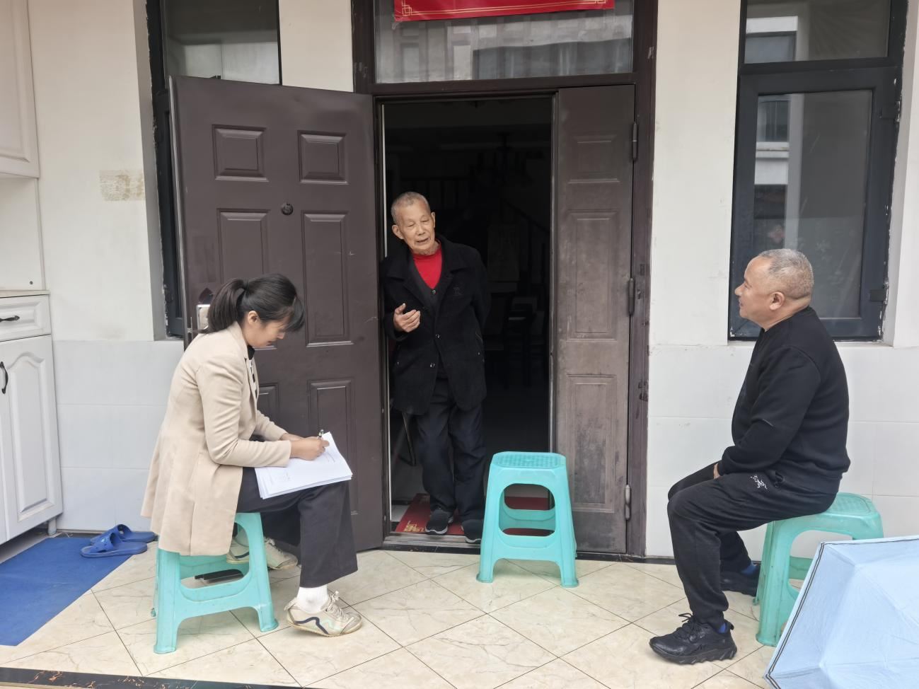 中梁镇:党建引领聚合力入户调查听民声——石院村启动“邻里共治,家园焕新”行动