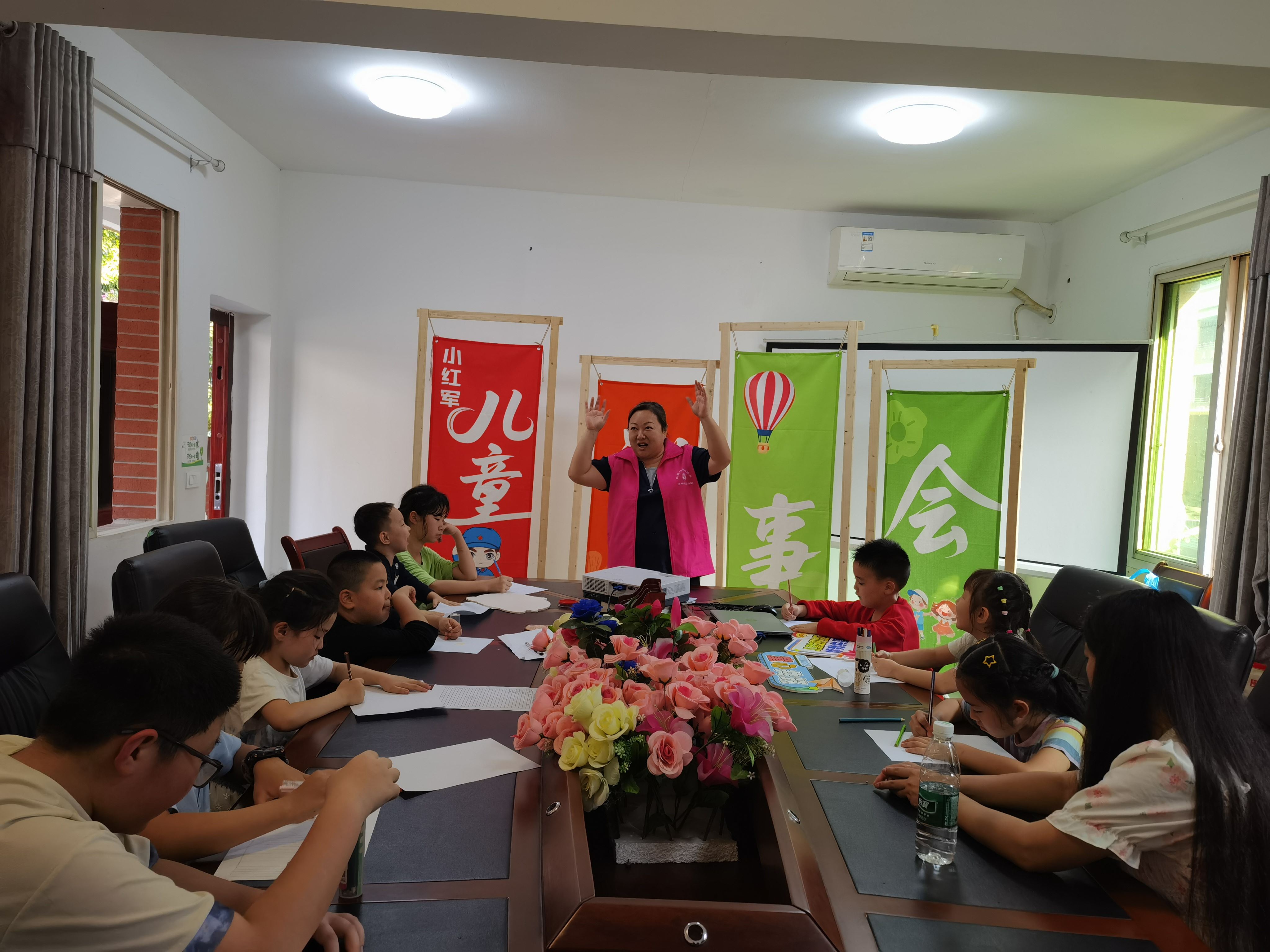 石井坡街道和平山社区开展儿童友好社区议事会
