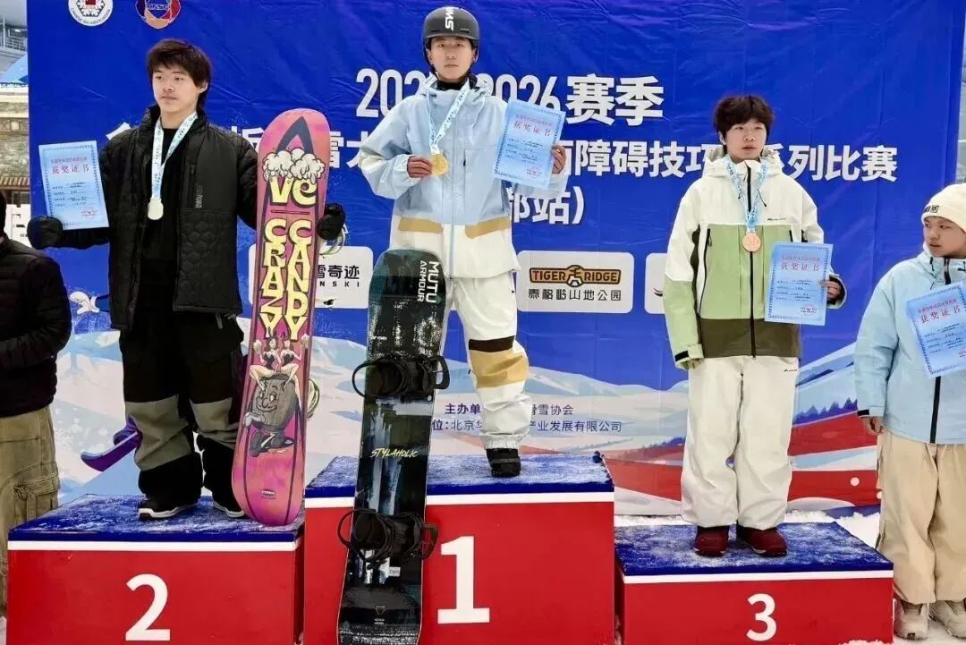 金牌！沙坪坝小将封树渝闪耀全国滑雪赛场