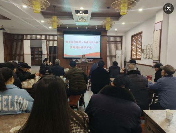 土主街道:团结湾社区开展“银发助力环保,共建清洁社区”主题活动