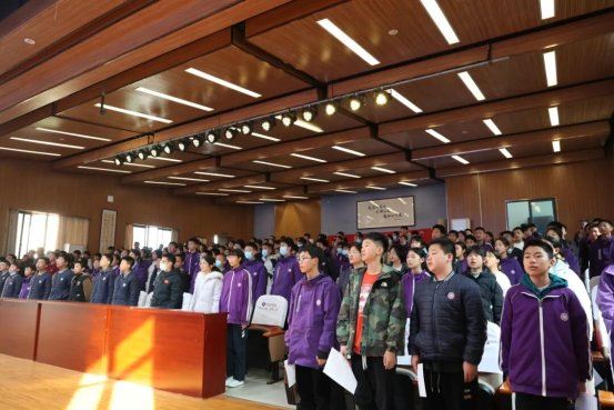 沙磁法韵・星火燎原—沙坪坝区大学生志愿普法宣讲团走进南开五云学校开展普法教育