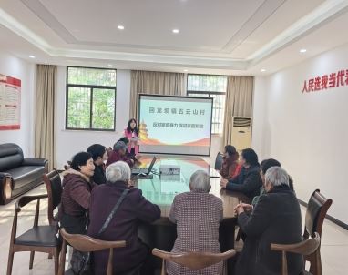 回龙坝镇:五云山村开展家庭和谐宣传活动