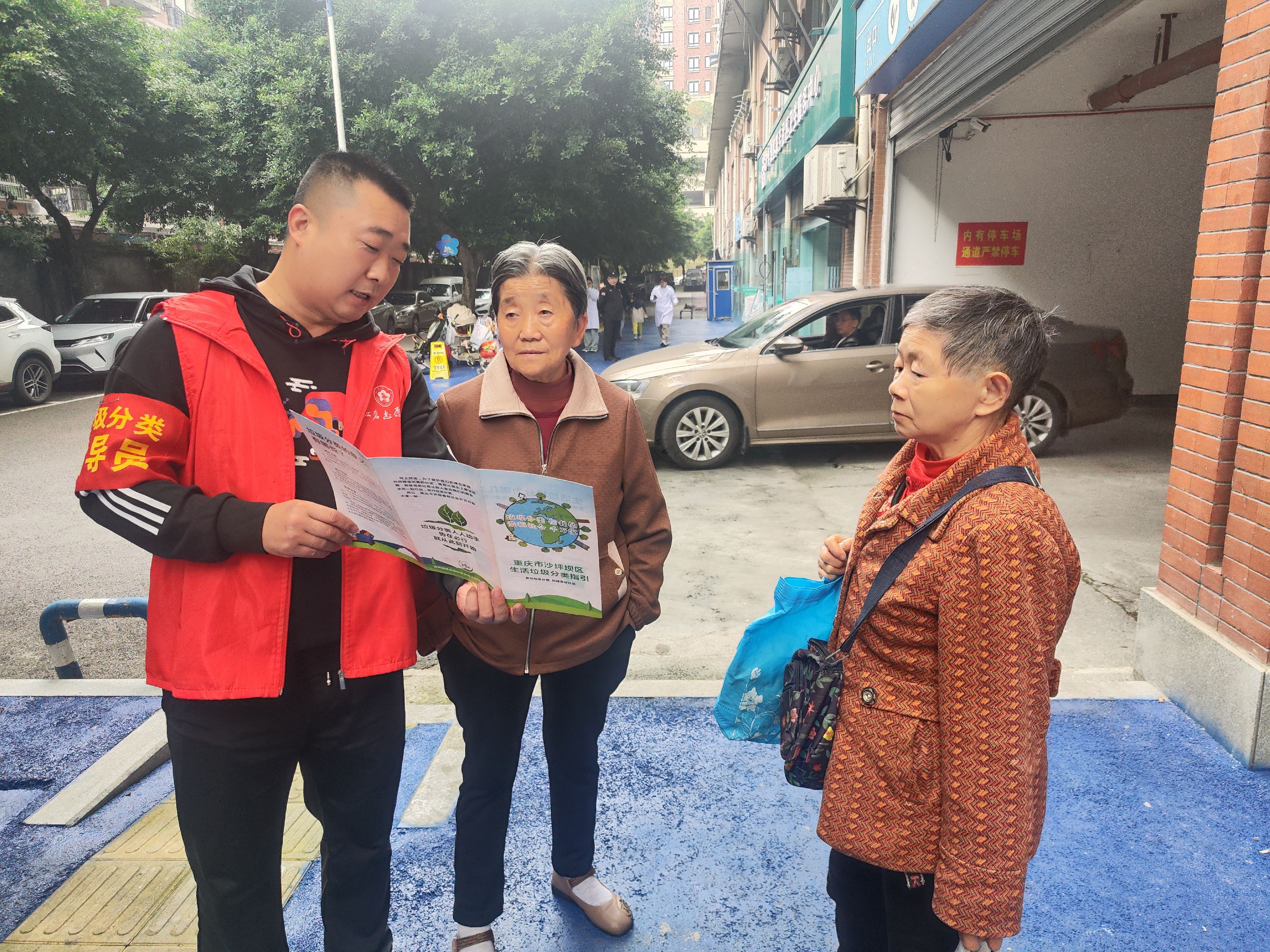 联芳街道圣泉社区开展环境卫生集中整治活动