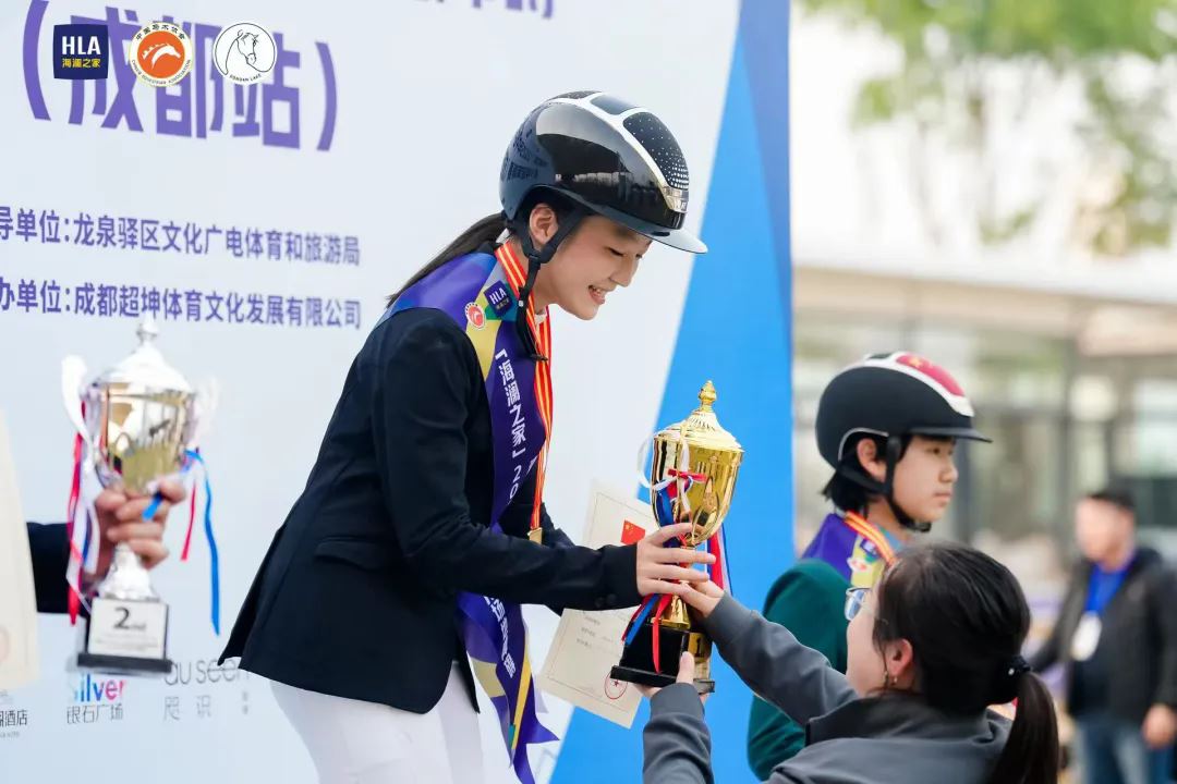 策马扬威！红岩小将在全国马术冠军杯赛夺冠！