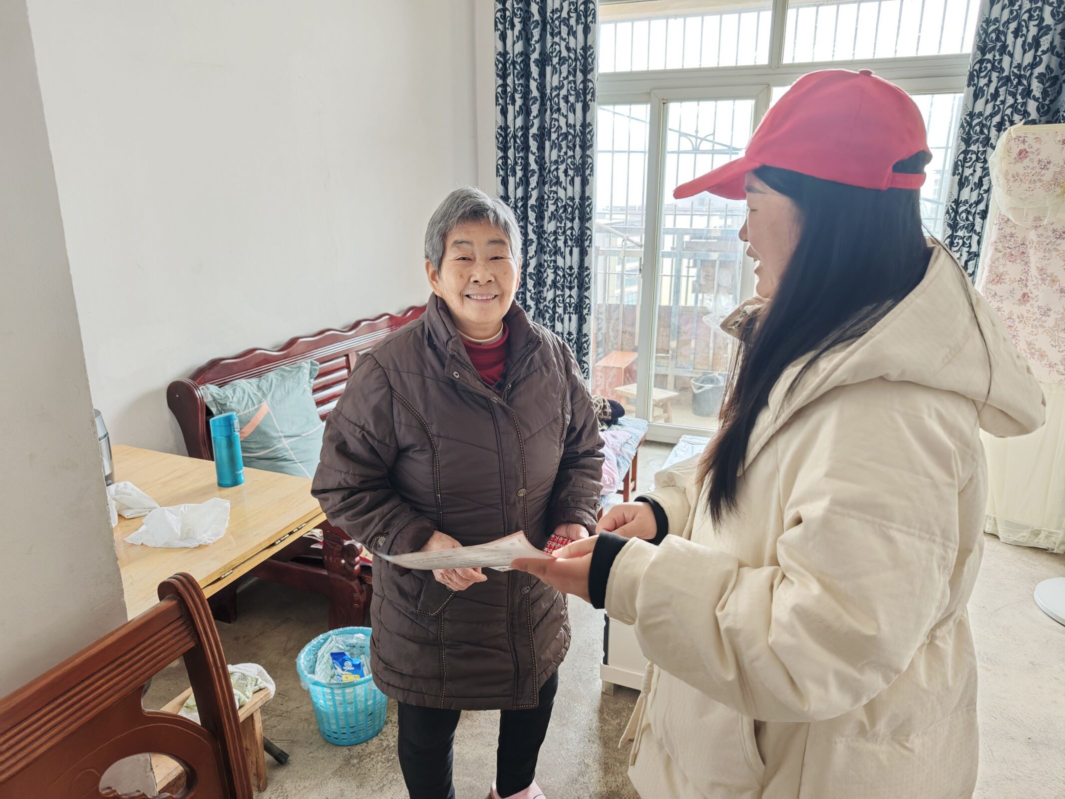 土主街道:筑牢冬日安全防线,守护独居老人温暖过冬