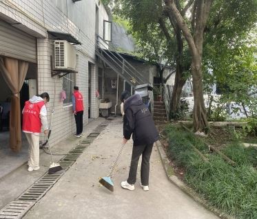 回龙坝镇：五云山村开展人居环境整治活动