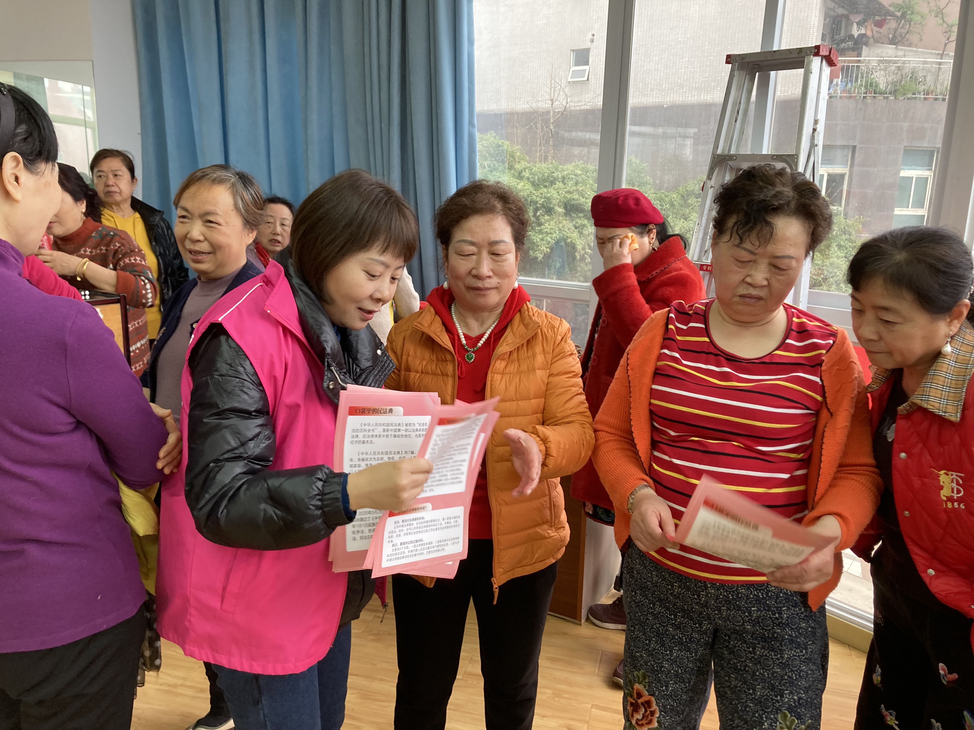 天星桥街道天陈路社区妇联开展民法典普法宣传活动