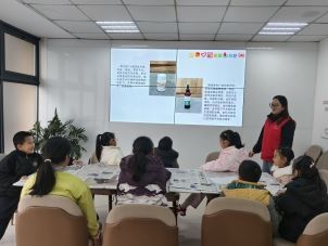 回龙坝镇:聚龙城社区开展青少年活动