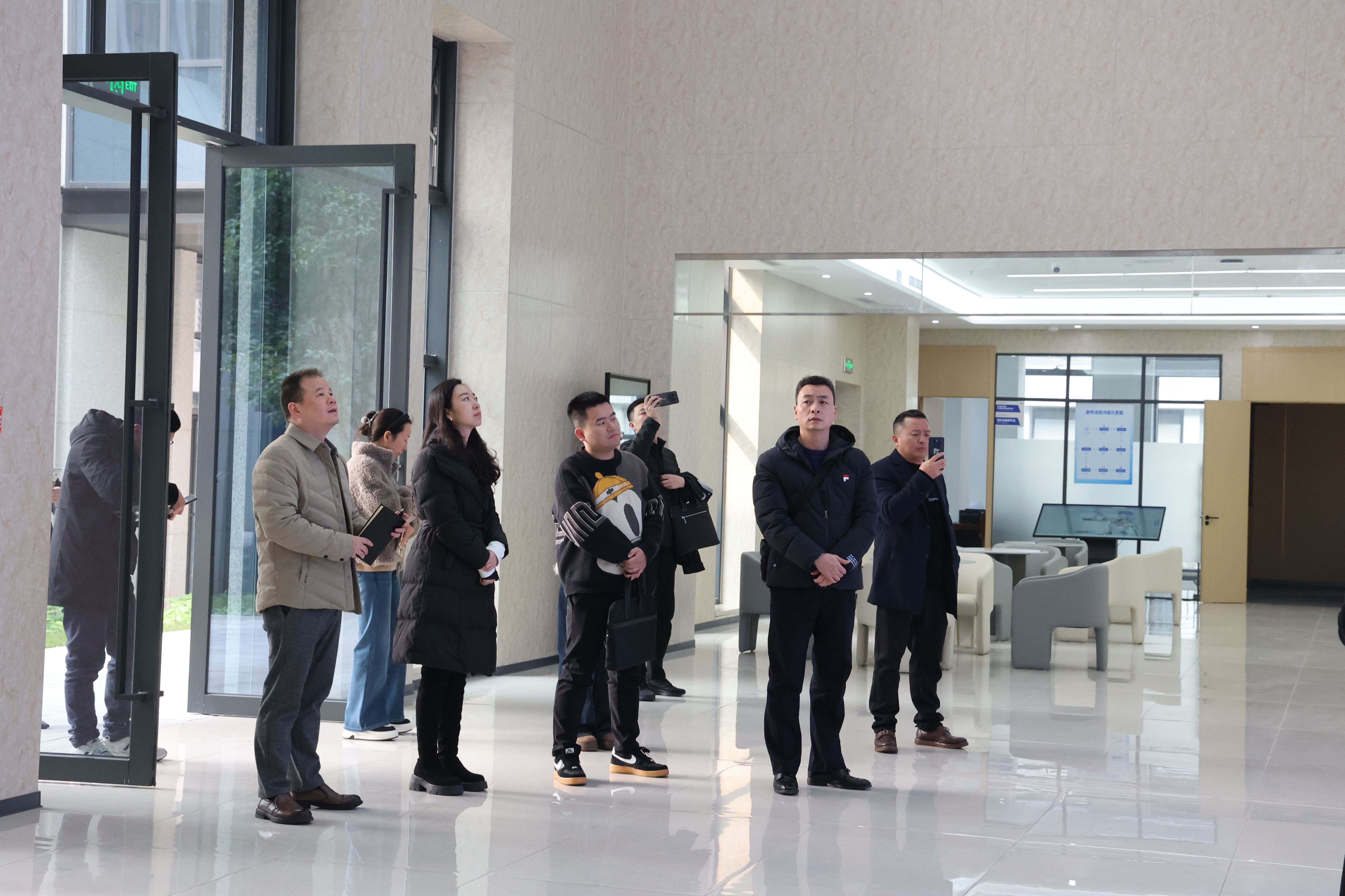 长寿区赴西部陆海新通道国际法务区开展学习交流活动