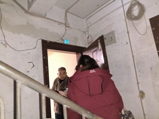 五灵观社区开展反诈入户宣传活动