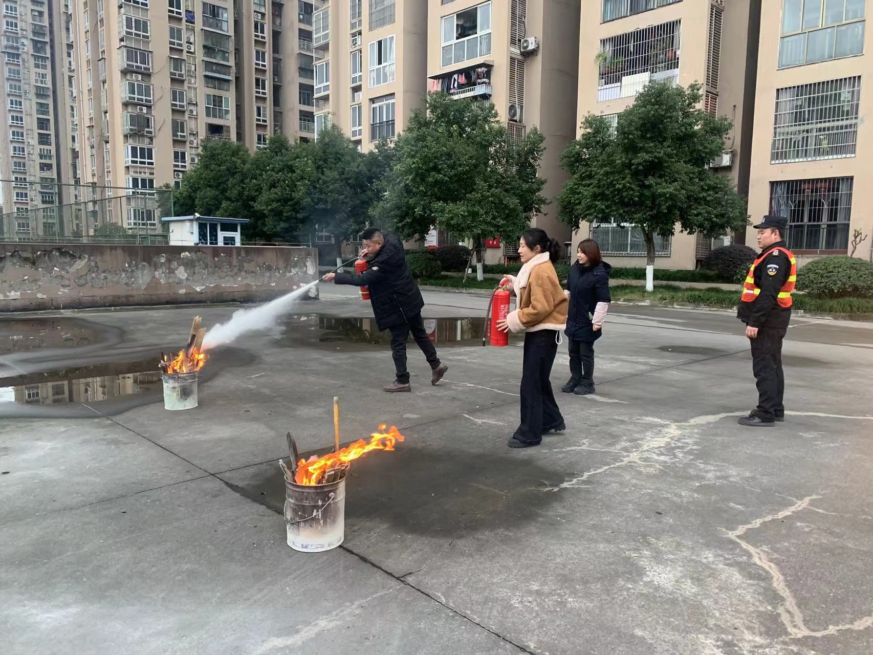 井口街道宏城名都社区开展高层建筑消防安全演练