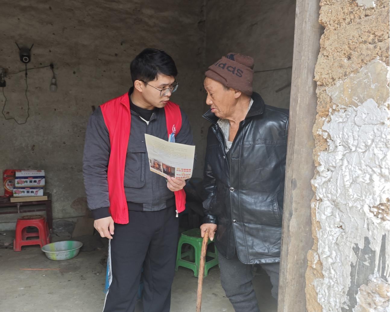 青木关镇四楞碑村：扎实开展冬春火灾防控入户宣传活动