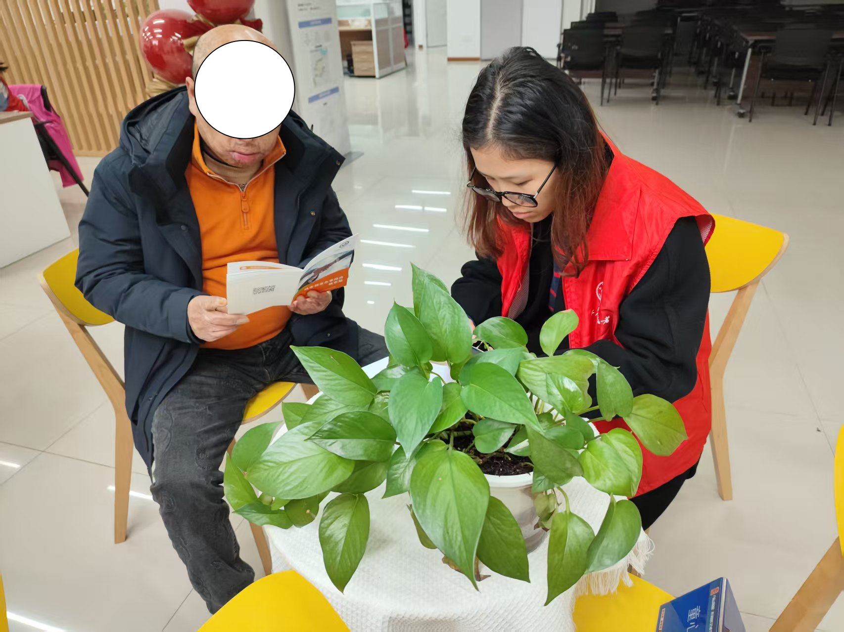 联芳街道平顶山社区开展就业创业政策宣传