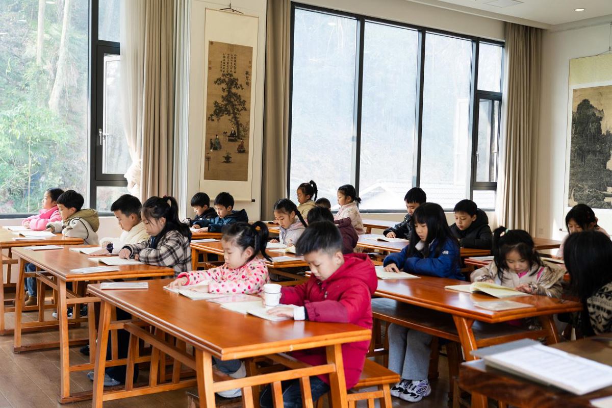 丰文街道三河村开展“六艺育人传经典亲子饺香暖人心”活动