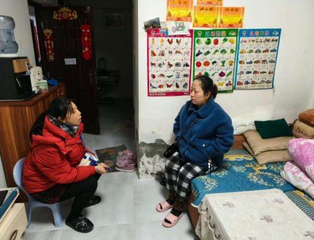 五灵观社区对辖区的低保人员走访入户