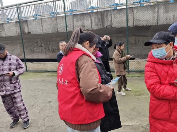 磁器口街道金碧社区开展垃圾分类进小区宣传活动