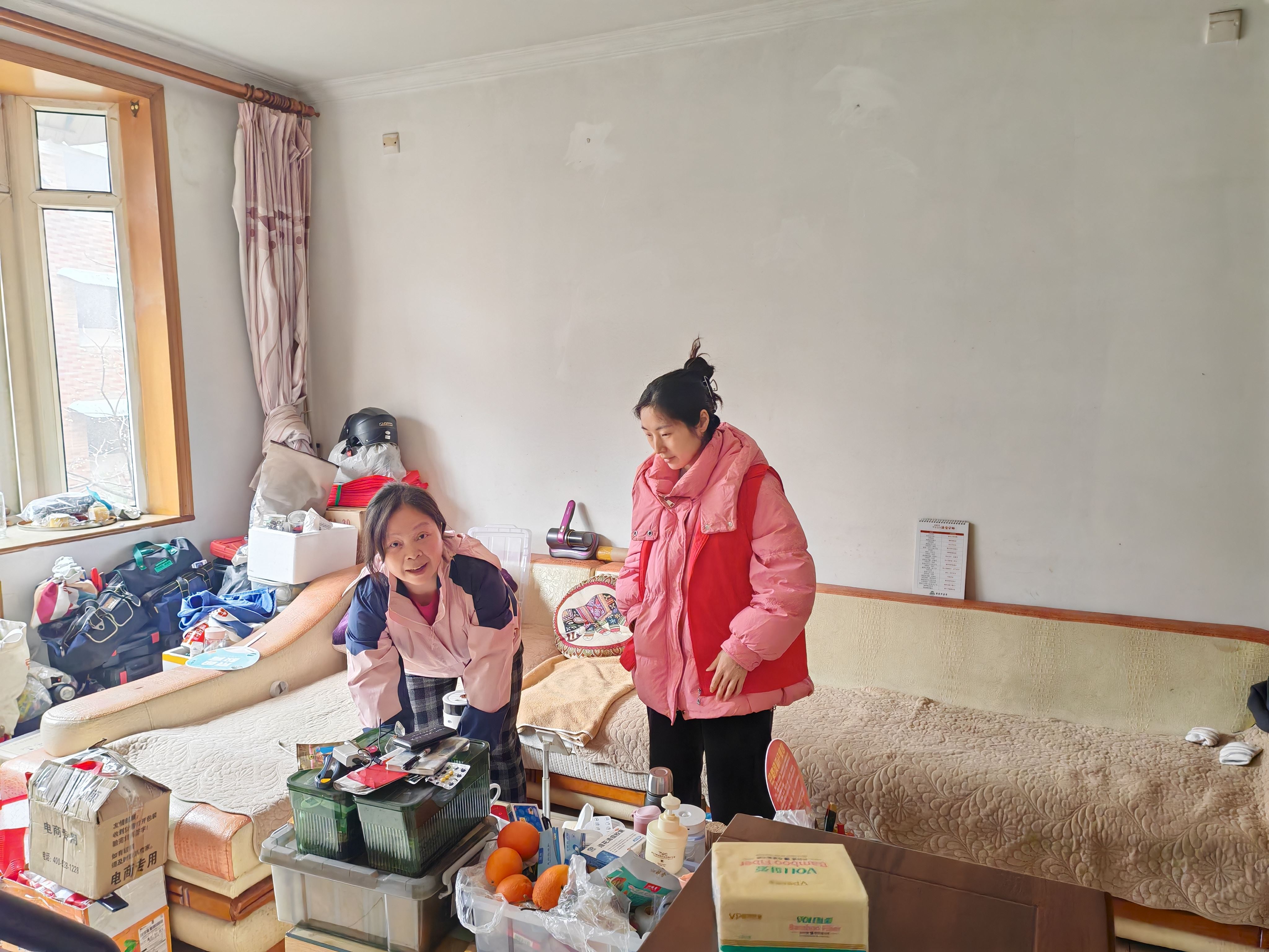 小龙坎街道嘉新社区扎实开展灵活就业社保补贴入户核查工作