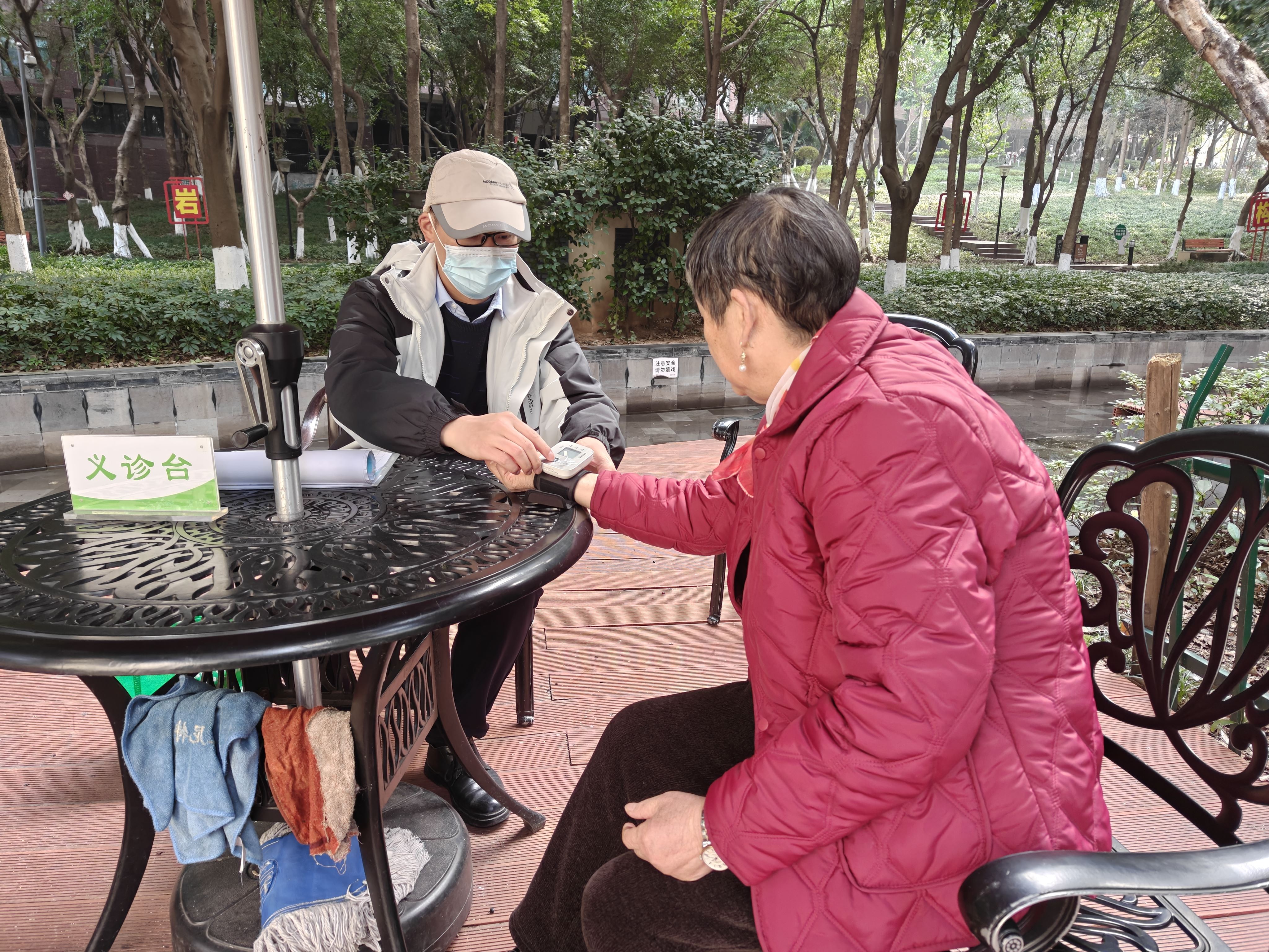 天星桥街道泉景社区开展‌‌“健康义诊，传递爱心‌”活动